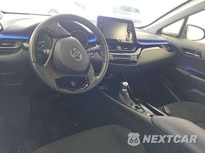 2020 Toyota C-HR XLE - zdjęcie 8 z 18 - miniatura