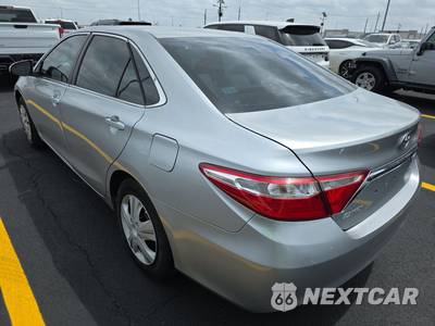 2017 Toyota Camry LE - zdjęcie 6 z 18 - miniatura