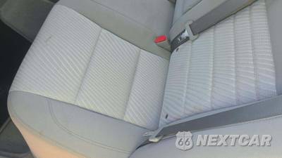 2016 Toyota Camry LE - zdjęcie 36 z 42 - miniatura