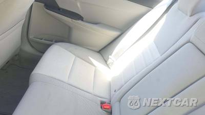 2016 Toyota Camry LE - zdjęcie 31 z 42 - miniatura
