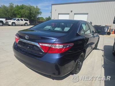 2016 Toyota Camry LE - zdjęcie 4 z 42 - miniatura