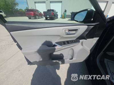 2016 Toyota Camry LE - zdjęcie 9 z 42 - miniatura