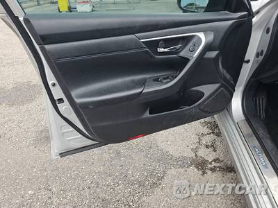 2016 Nissan Altima 2.5 SR - zdjęcie 9 z 43 - miniatura