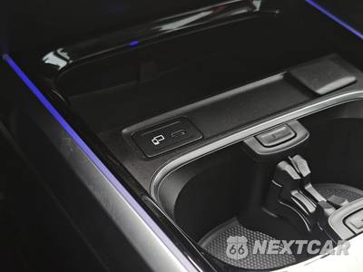 2023 Mercedes-Benz AMG GLB 35 4MATIC - zdjęcie 28 z 35 - miniatura