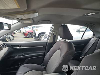 2019 Toyota Camry LE - zdjęcie 17 z 31 - miniatura