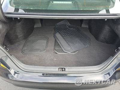 2019 Toyota Camry LE - zdjęcie 16 z 31 - miniatura