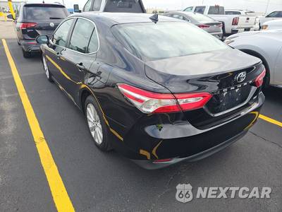 2019 Toyota Camry LE - zdjęcie 6 z 31 - miniatura