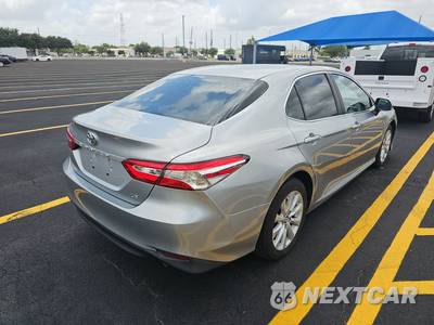 2018 Toyota Camry LE - zdjęcie 4 z 18 - miniatura