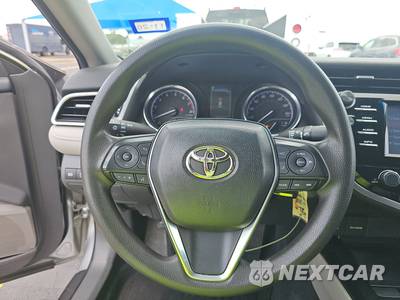 2018 Toyota Camry LE - zdjęcie 10 z 18 - miniatura