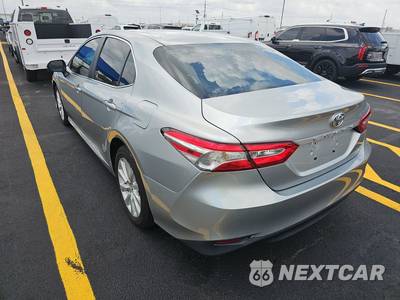 2018 Toyota Camry LE - zdjęcie 6 z 18 - miniatura