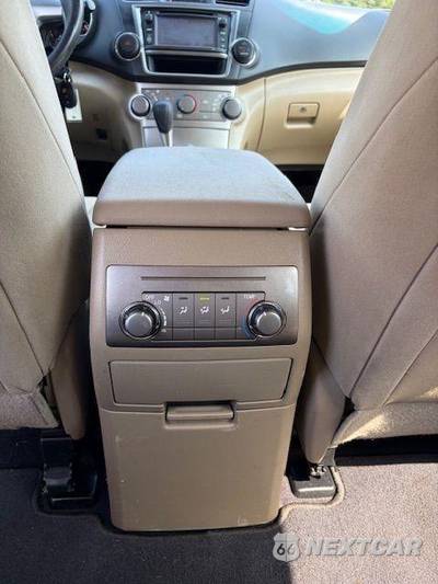 2013 Toyota Highlander Plus - zdjęcie 14 z 15 - miniatura