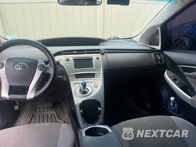 2013 Toyota Prius Two - zdjęcie 7 z 8 - miniatura