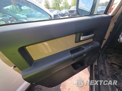 2011 Toyota FJ Cruiser w/Rear Doors - zdjęcie 9 z 39 - miniatura