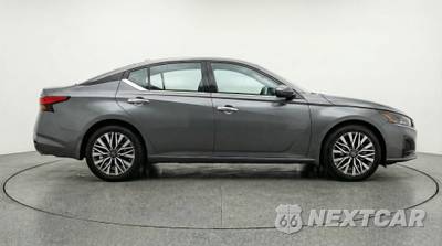2025 Nissan Altima SV - zdjęcie 8 z 12 - miniatura