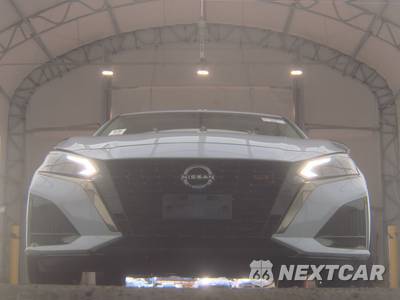 2023 Nissan Altima SR - zdjęcie 3 z 31 - miniatura