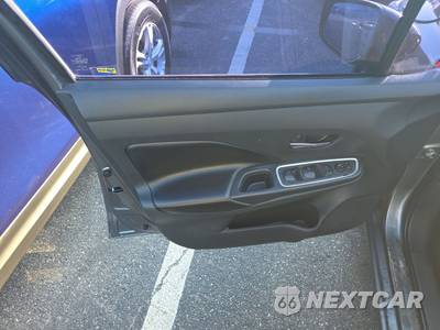 2020 Nissan Versa SR - zdjęcie 9 z 48 - miniatura