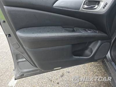 2018 Nissan Pathfinder SL - zdjęcie 8 z 17 - miniatura