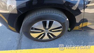 2019 Volkswagen e-Golf SE Hatchback - zdjęcie 19 z 39 - miniatura