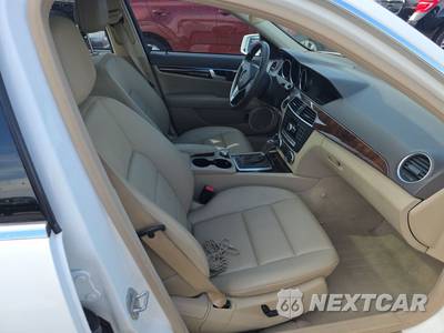 2013 Mercedes-Benz C 300 4MATIC Sedan - zdjęcie 8 z 26 - miniatura