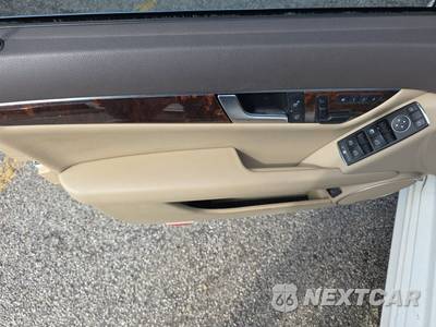 2013 Mercedes-Benz C 300 4MATIC Sedan - zdjęcie 9 z 26 - miniatura