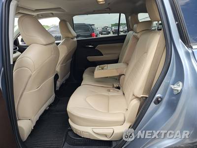 2022 Toyota Highlander Hybrid XLE - zdjęcie 13 z 17 - miniatura