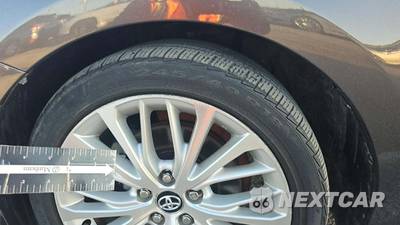 2020 Toyota Camry XLE - zdjęcie 35 z 39 - miniatura