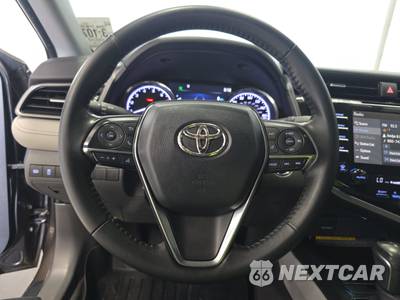 2020 Toyota Camry XLE - zdjęcie 10 z 39 - miniatura