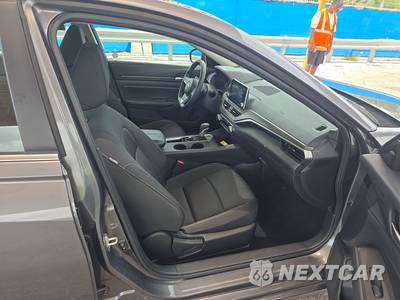 2025 Nissan Altima SV - zdjęcie 8 z 20 - miniatura