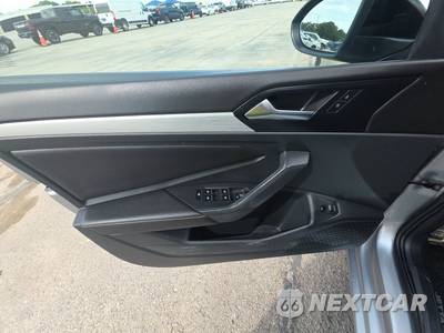 2025 Volkswagen Jetta Sport - zdjęcie 9 z 36 - miniatura
