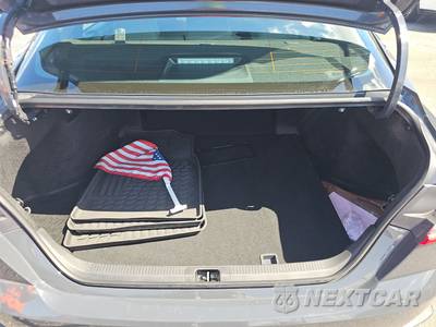 2025 Toyota Camry SE - zdjęcie 16 z 19 - miniatura
