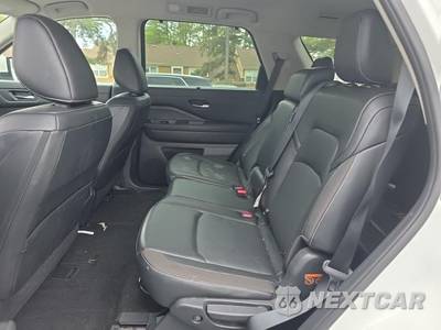 2023 Nissan Pathfinder SL - zdjęcie 14 z 34 - miniatura
