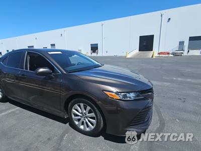 2018 Toyota Camry LE - zdjęcie 3 z 11 - miniatura