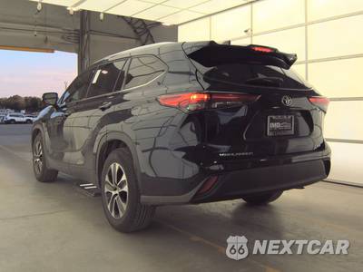 2021 Toyota Highlander XLE - zdjęcie 6 z 19 - miniatura
