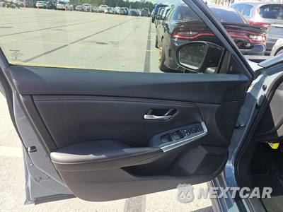 2025 Nissan Sentra SR - zdjęcie 9 z 19 - miniatura