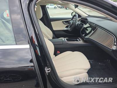 2025 Mercedes-Benz E 350 Sedan - zdjęcie 8 z 19 - miniatura