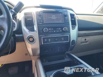 2016 Nissan TITAN XD SL Crew Cab Medium Bed - zdjęcie 11 z 23 - miniatura