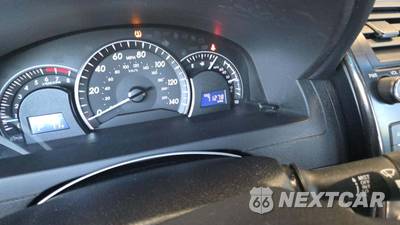 2013 Toyota Camry LE - zdjęcie 19 z 28 - miniatura