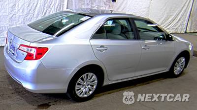 2013 Toyota Camry LE - zdjęcie 4 z 28 - miniatura