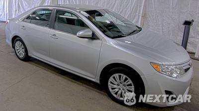 2013 Toyota Camry LE - zdjęcie 3 z 28 - miniatura