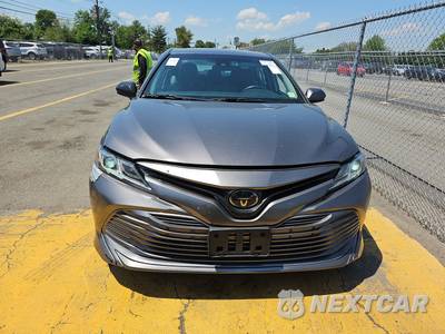 2020 Toyota Camry LE - zdjęcie 2 z 29 - miniatura