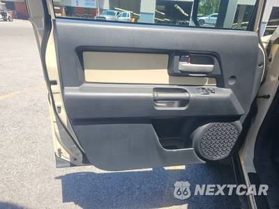 2008 Toyota FJ Cruiser w/Rear Doors - zdjęcie 9 z 26 - miniatura