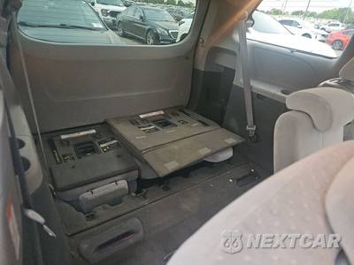 2017 Toyota Sienna LE 8-Passenger 119.3" WB - zdjęcie 14 z 60 - miniatura