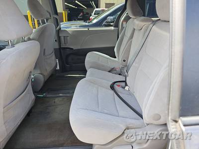 2017 Toyota Sienna LE 8-Passenger 119.3" WB - zdjęcie 13 z 60 - miniatura