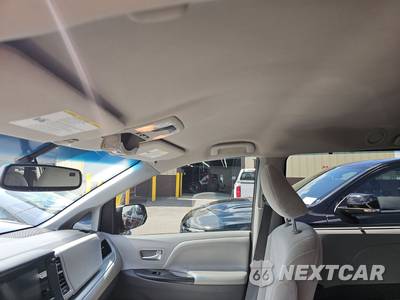2017 Toyota Sienna LE 8-Passenger 119.3" WB - zdjęcie 19 z 60 - miniatura