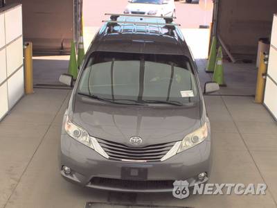 2017 Toyota Sienna LE 8-Passenger 119.3" WB - zdjęcie 2 z 60 - miniatura