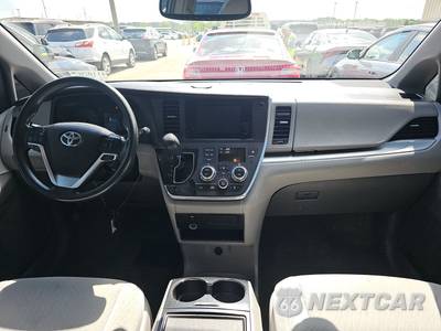 2017 Toyota Sienna LE 8-Passenger 119.3" WB - zdjęcie 11 z 60 - miniatura
