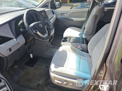 2017 Toyota Sienna LE 8-Passenger 119.3" WB - zdjęcie 7 z 60 - miniatura