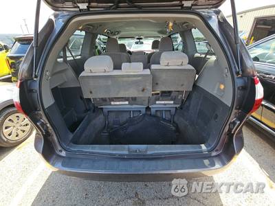 2017 Toyota Sienna LE 8-Passenger 119.3" WB - zdjęcie 17 z 60 - miniatura