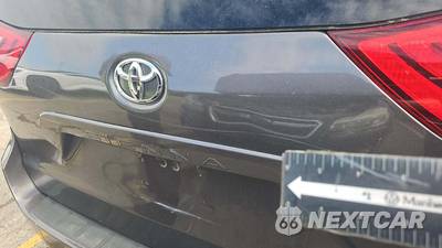 2017 Toyota Sienna LE 8-Passenger 119.3" WB - zdjęcie 46 z 60 - miniatura