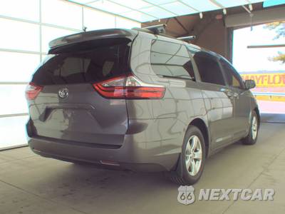 2017 Toyota Sienna LE 8-Passenger 119.3" WB - zdjęcie 4 z 60 - miniatura